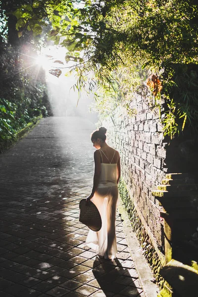 Young Slim Woman Walking Old Street Morning Sun Rays Amazing — Stock Photo, Image