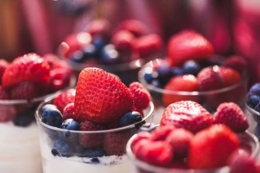 Gözlük berry tatlılar düğün, lezzetli yaz ruh kavramı üzerinde dizi 