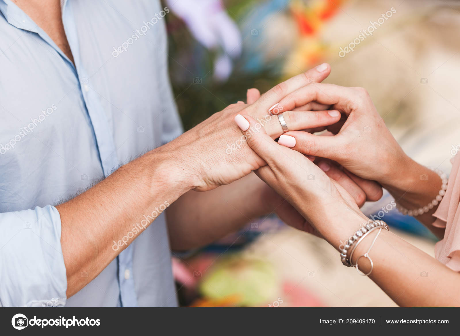 Wedding rings. Her Put the Wedding Ring on He. Close up Bride Put the Ring  on Groom. thai wedding ceremony and thai wedding decoration. Bride Put the  Ring on Groom's finger. Stock