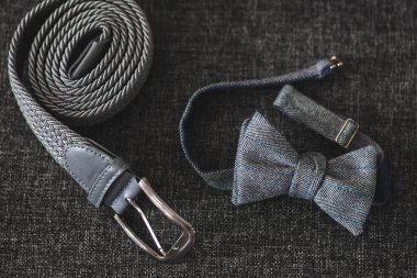 Erkek düğün koyu gri arka plan ayarla