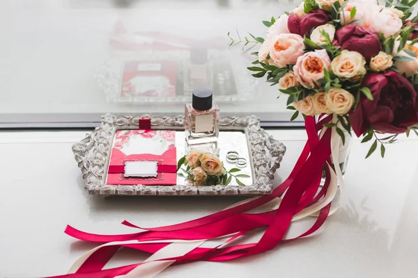 Wedding Set Bouquet Roses Peonies Silk Ribbons Rings Perfume Invitation — Stock Photo, Image