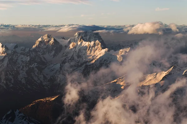 Панорамний Вид Високих Гірських Вершин Ранок Світло Ельбрус — стокове фото