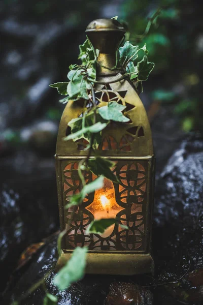 Vintage Bronz Lamba Mum Ile Dekore Edilmiş Ivy Üzerinde Düğün — Stok fotoğraf