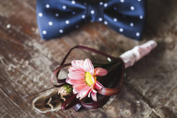 Pánské Boutonniere Květinou Pérem Boho Stylu Blízko — Stock fotografie