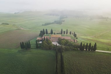 San Quirio d 'Orcia, Italya-Mayıs 11, 2018-Borbor havadan görünümü