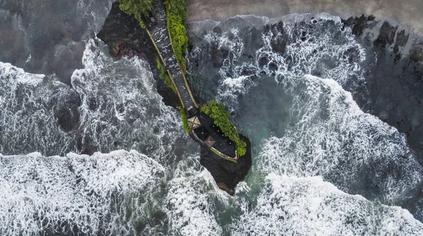 Vista aérea do famoso templo balinês Tanah Lot — Fotografia de Stock