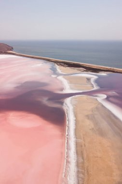 Pembe Koyashskoye tuz gölü havadan panoramik görünümü