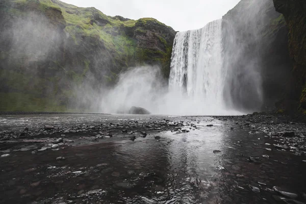 Skogafoss Iceland famous waterfall. Powerful stream, dramatic vi — Stock Photo, Image