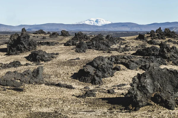 Вид на черную песочную вулканическую пустыню на трассе F910 до Фалия Вулкан — стоковое фото