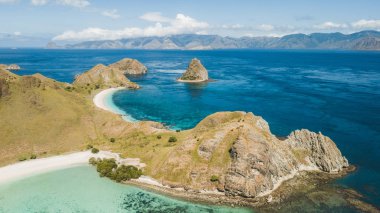 Komodo Milli Parkı Padar adasının havadan panoramik görünümü, I