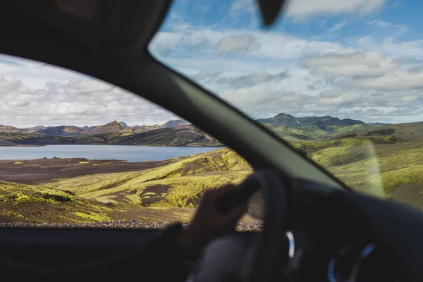 Cesta na Island Highlands autem. Pohled na černý volk Lakagigar — Stock fotografie