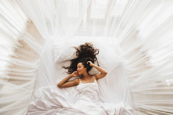 Beautiful Smiling Girl Awakening White Bed Happy Wake Start New — Stock Photo, Image