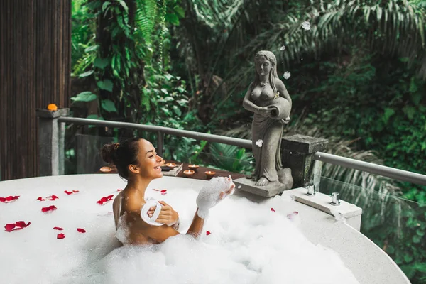Happy Woman Playing Foam Big Bath Tub Bubbles Rose Flowers — Stock Photo, Image
