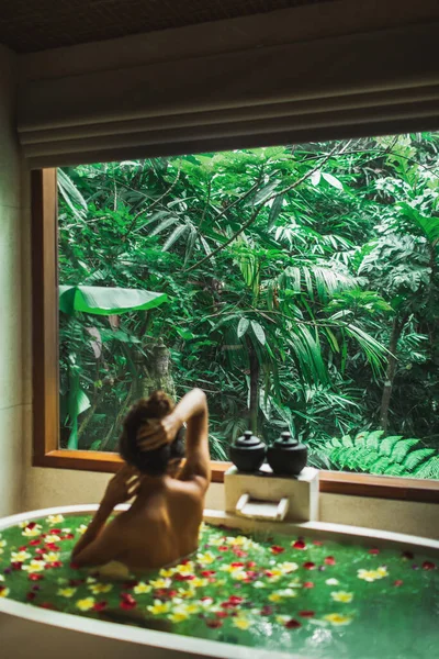 Beautiful Young Woman Enjoying Spa View Luxury Stone Bath Tub — Stock Photo, Image