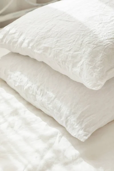 Closeup White Rough Textile Linen Pillows Beautiful Bedding Morning Light — Stock Photo, Image