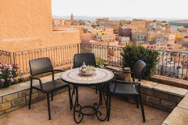 Mesa Redonda Mosaico Terraza Con Tradicional Menta Marroquí Increíble Vista — Foto de Stock