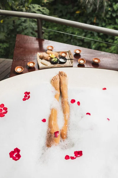 Woman Legs Bath Tub Foam Bubbles Candles Romantic Spa Set — Stock Photo, Image