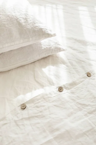 Trendy Organic Natural Linen Bedclothes Wooden Buttons Closeup Bedding Morning — Stock Photo, Image