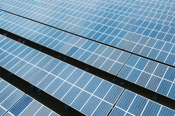 Letecký Pohled Pozadí Pole Solárních Panelů Fotovoltaický Alternativní Zdroj Elektrické — Stock fotografie