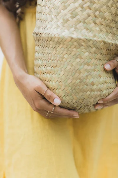 Nahaufnahme Einer Frau Mit Strohsack — Stockfoto