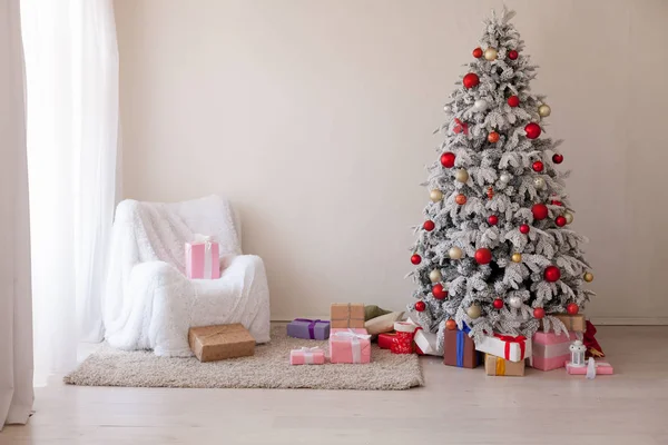 Święty Mikołaj Christmas Snow z prezentami w biały — Zdjęcie stockowe