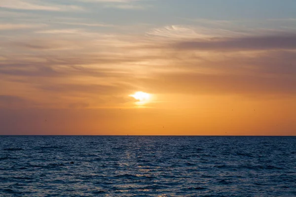 Atardecer paisaje océano mar Sol y horizonte — Foto de Stock