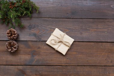 Noel hediyeler ve Noel ağacı çay fincan meyve arka plan