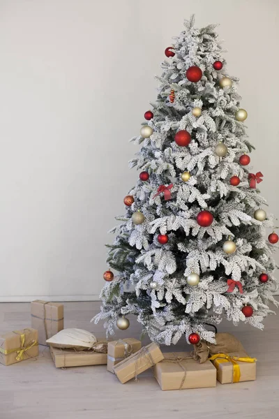 Invierno Navidad año nuevo árbol regalos decoración del hogar — Foto de Stock