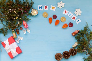 mutlu yeni yıl Noel ağacı ve hediyeler Noel arka plan