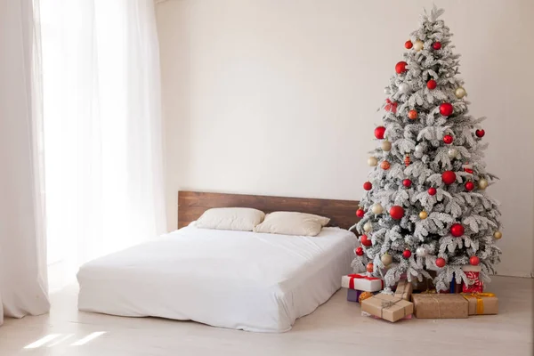 Kerst Decor slaapkamer boom geschenken Nieuwjaars vakantie — Stockfoto