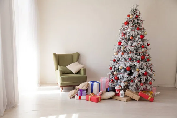 クリスマス ツリーの装飾のギフト新年休日冬ヴィンテージ — ストック写真