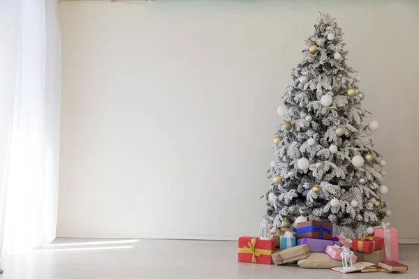 Árbol de Navidad invierno año nuevo 2019 decoración regalos fondo —  Fotos de Stock