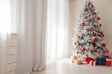 Kırmızı beyaz yılbaşı Tatil Noel ağacı Noel hediyeleri