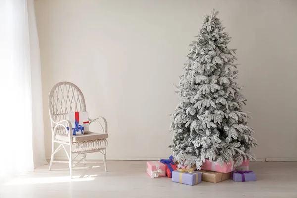 Cadeaux de Noël nouvel an fêtes sapin de Noël — Photo