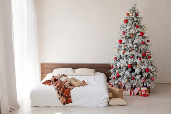 卧室圣诞礼物新年假期树 — 图库照片