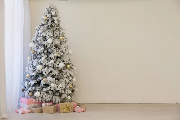 Natale vacanze inverno nuovo anno albero regali — Foto Stock