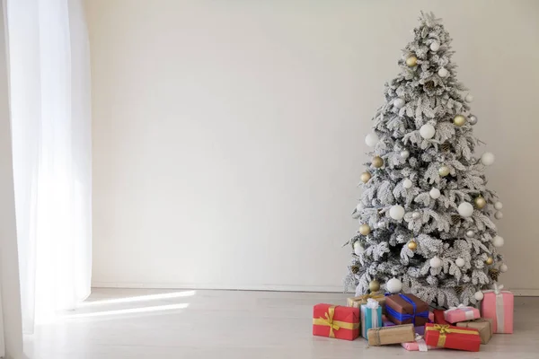 Χριστούγεννα διακοπές χειμώνα Πρωτοχρονιάς χριστουγεννιάτικο δέντρο διακόσμηση δώρα — Φωτογραφία Αρχείου