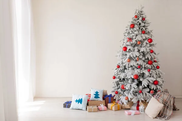 New year winter Christmas holidays Christmas tree background decor gifts — Stock Photo, Image