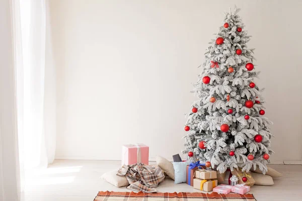 Νέο έτος Χειμώνας Χριστούγεννα διακοπές χριστουγεννιάτικο δέντρο φόντο διακόσμηση δώρα — Φωτογραφία Αρχείου