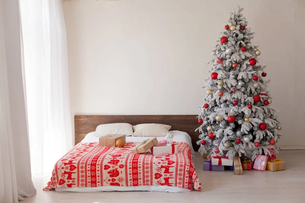 Schlafzimmer Neujahr Winter Weihnachten Feiertage Weihnachtsbaum Geschenke Interieur — Stockfoto