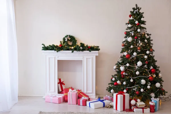 Choinka Garland światła wakacje wnętrze Boże Narodzenie nowy rok prezenty zima — Zdjęcie stockowe