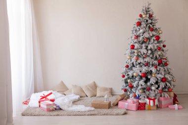 Kış arka plan ağaç Noel yılbaşı hediyeler ve oyuncaklar