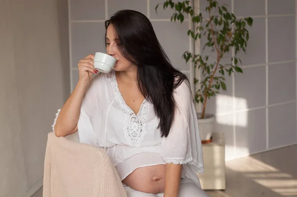 Retrato de una mujer embarazada bebe preparación para el parto —  Fotos de Stock