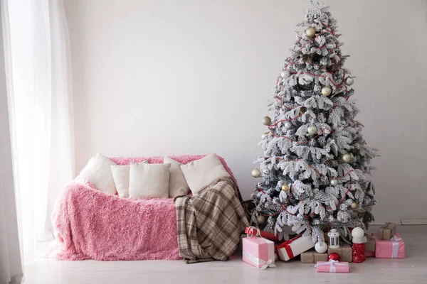 Weihnachtsbaum weiß Innenraum neue Jahr Geschenke Feiertage — Stockfoto