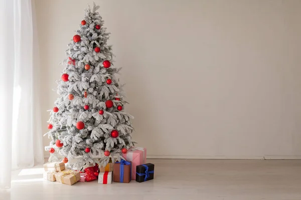Natal decoração de casa interior presentes ano novo — Fotografia de Stock