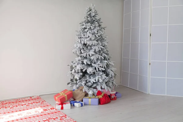 Noel iç daire yılbaşı ağacı Yılbaşı tatil — Stok fotoğraf