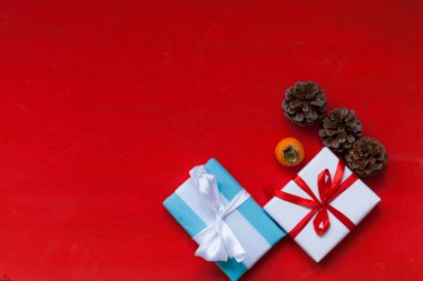 Noel arka plan yılbaşı ağacı Yılbaşı hediyeleri dekor dekorasyon kış tatil