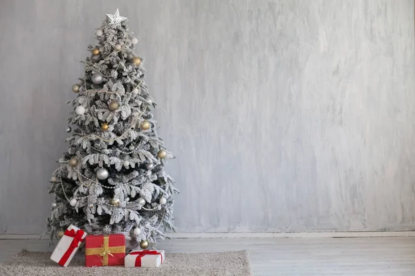 Weihnachten interior home vintage weihnachtsbaum geschenke neues jahr — Stockfoto