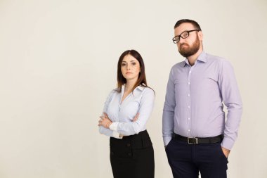 Erkek ve kadın iş ortağı ofis işleri