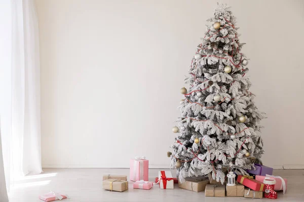 圣诞树新年礼物节日卡片树内饰 — 图库照片